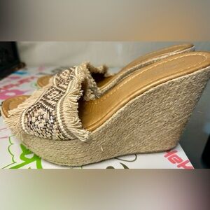 Charles David shoes 7.5 Khaki Bronze Raffia woven Sandals Women’s Wedge 7 1/2